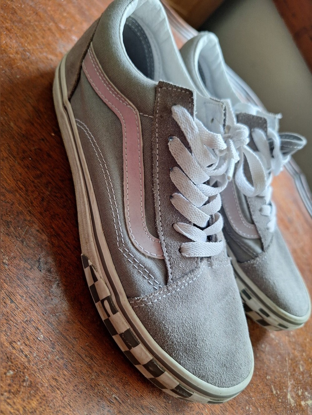 Vans Classic Low-Top Skate Sneakers in Gray & White, 5 Big Kids